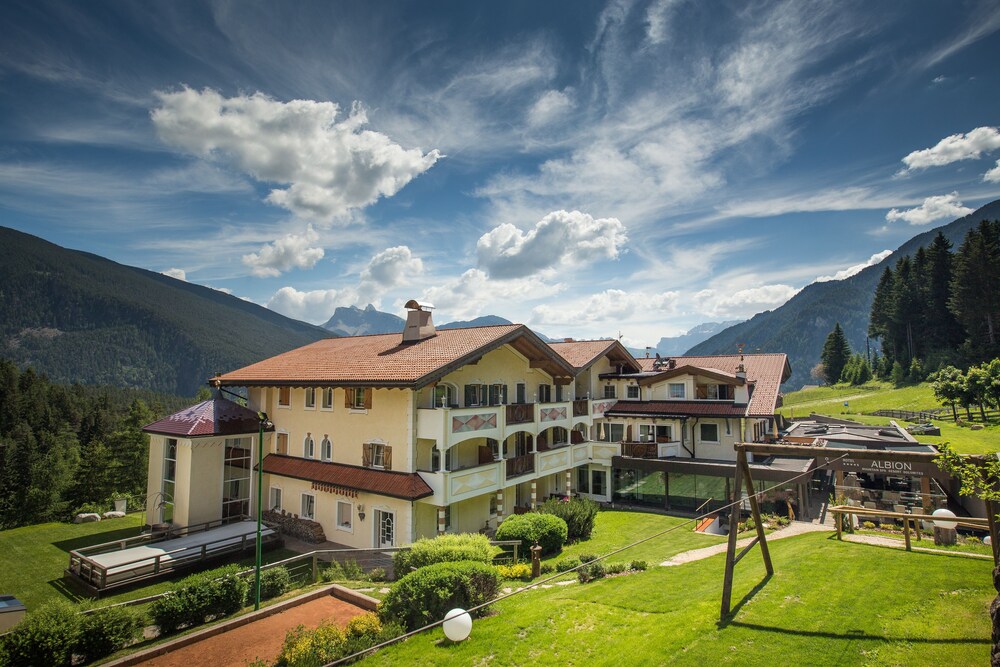 Mountain Spa Resort Albion 69/73