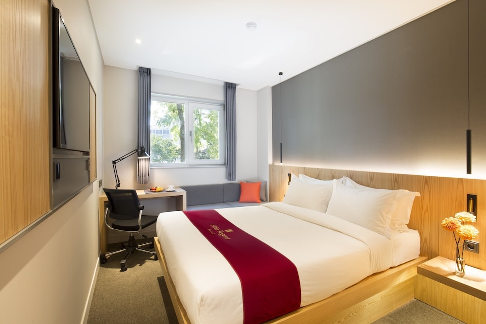 ROOM, DOUBLE BED, MAIN WING, MAIN BUILDING