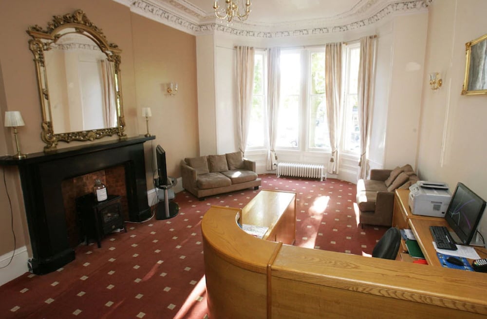 CLIFTON HOTEL 32/43