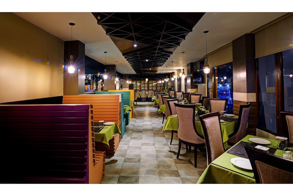 Udaan Clover Hotel Banquet & Spa 21/22