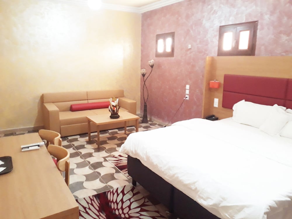Takialt Hotel 8/23