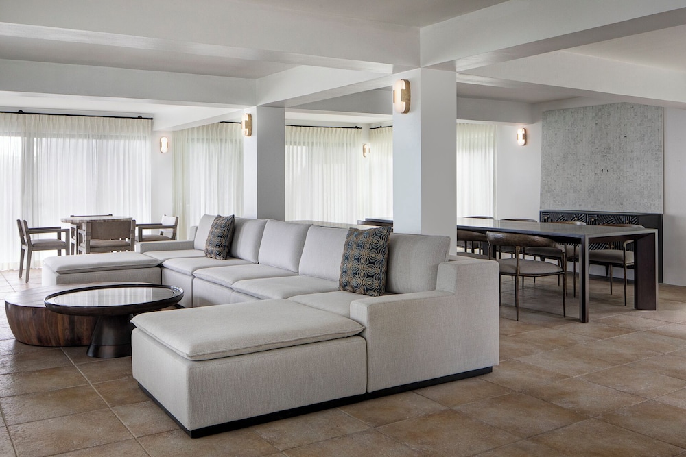PETER ISLAND RESORT AND SPA 33/55