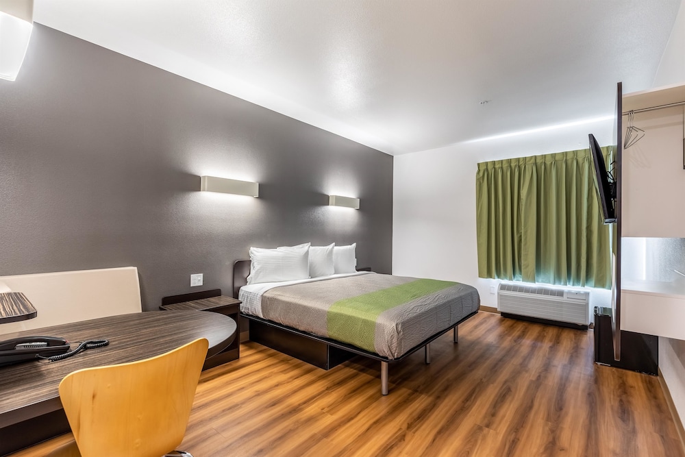 STANDARD, KING BED, ACCESSIBLE