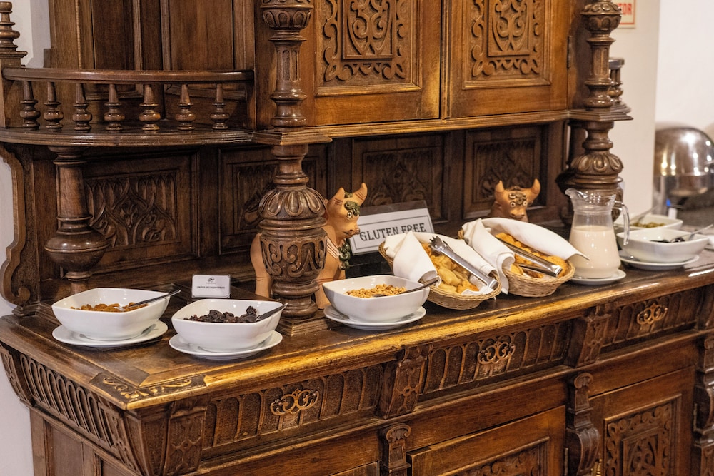 Jose Antonio Cusco Hotel 40/50