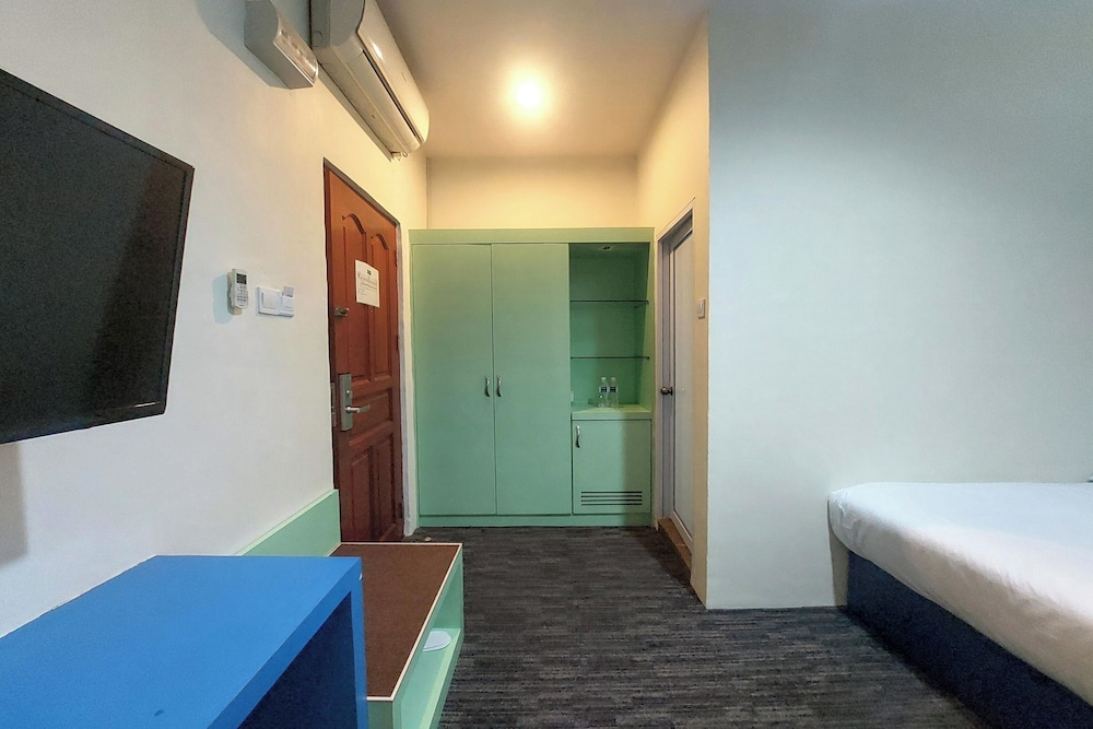 D'MERLION HOTEL 30/55