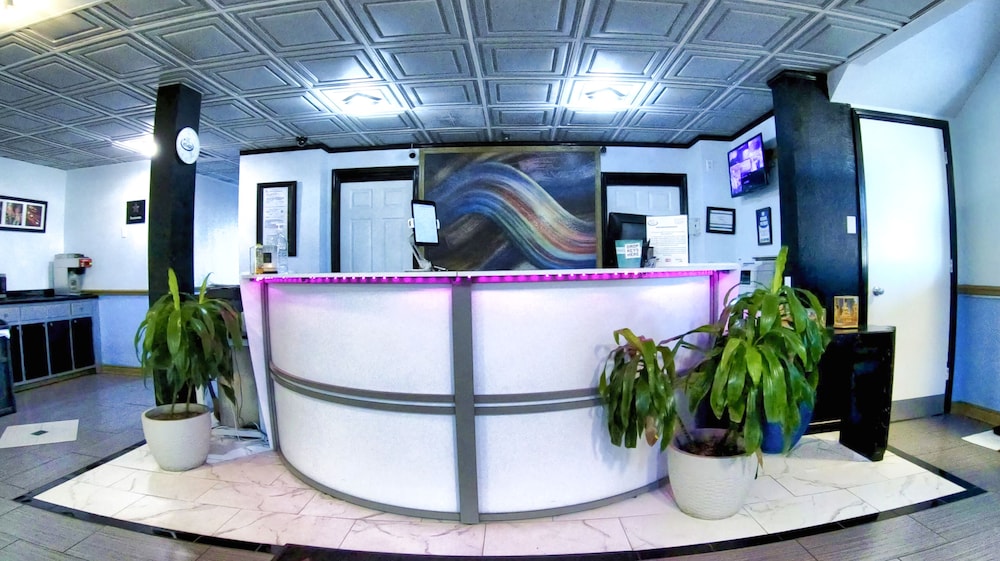 R Nite Star Inn & Suite 6/65