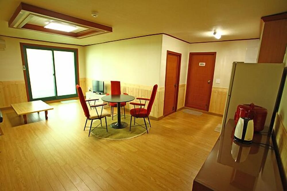 Pocheon Bluesky Pension 32/50