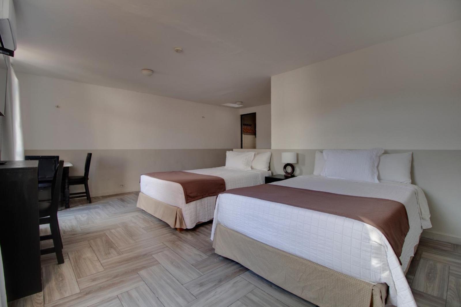 Hostal Punto 79 24/50