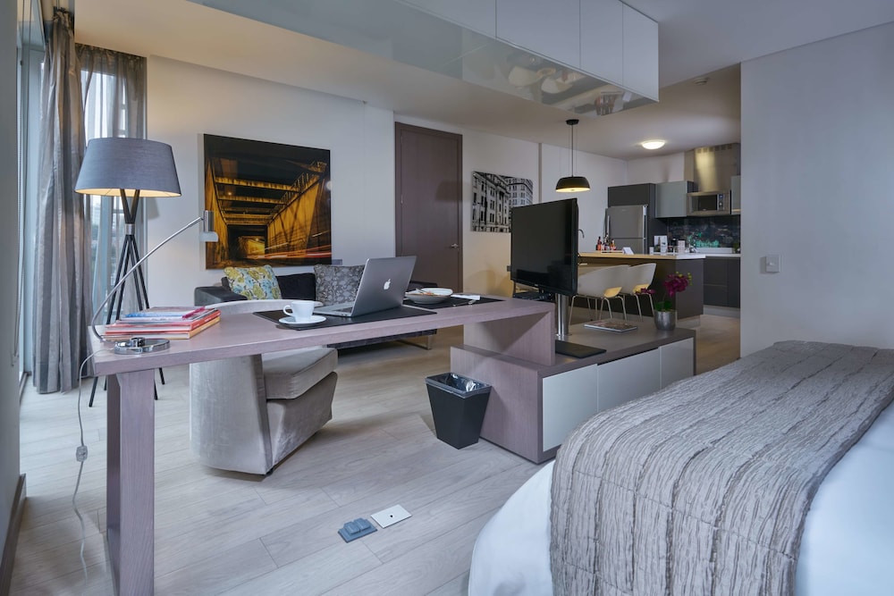 100 Luxury Suites By Preferred 49/76