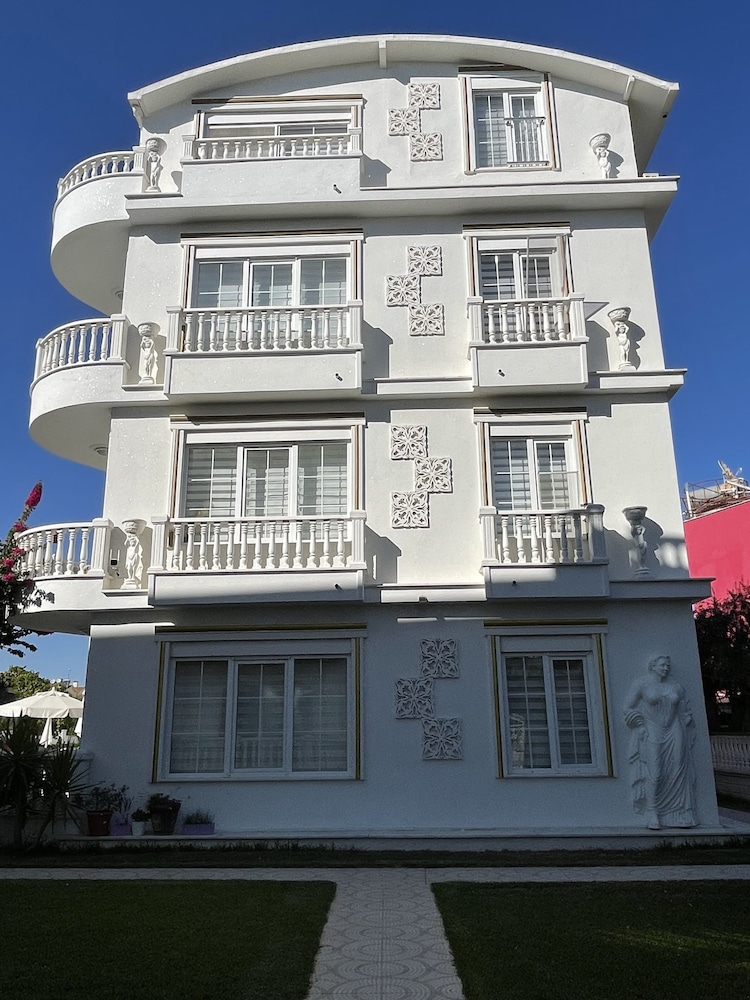Belka Golf Residence 1/50