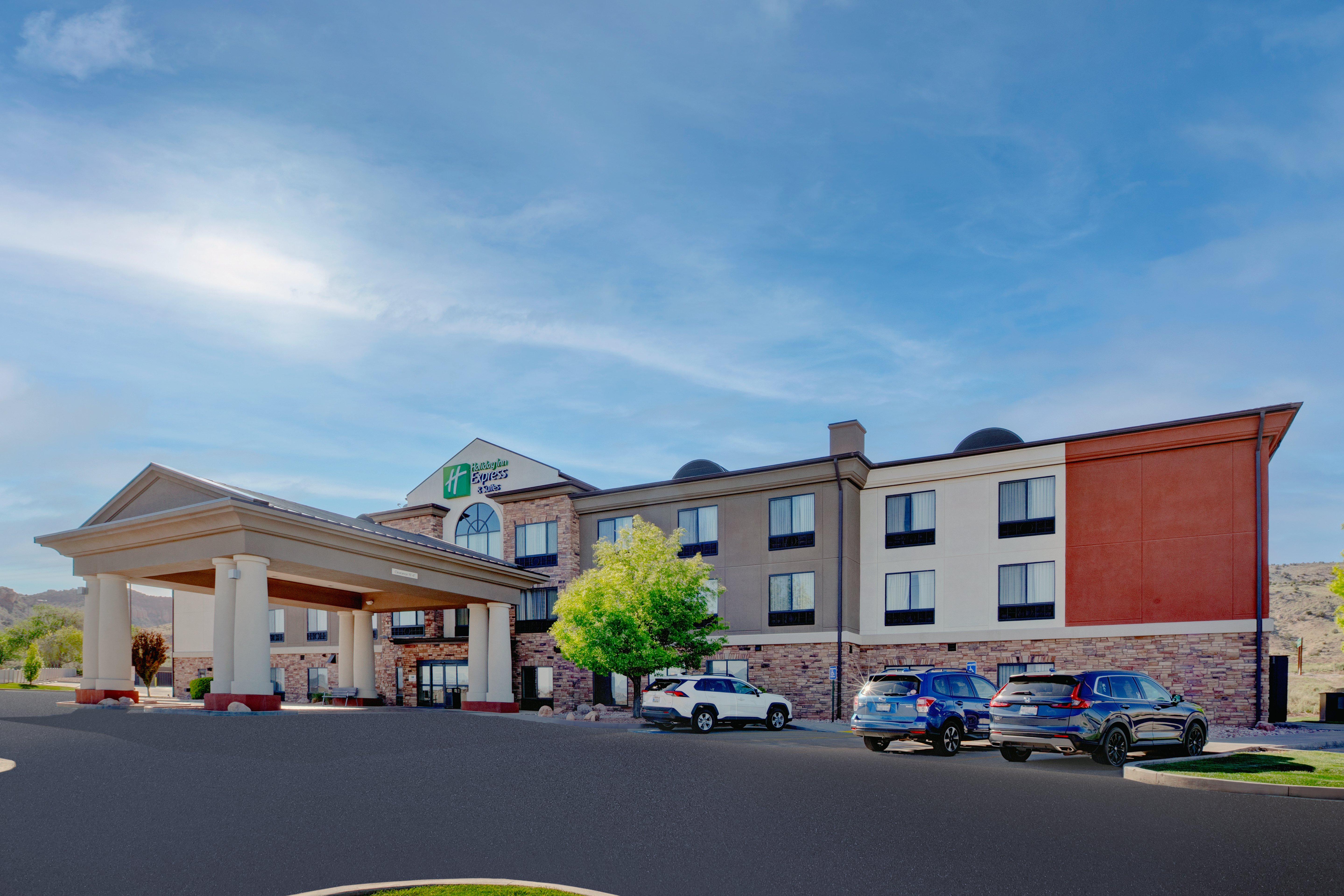 Holiday Inn Express Hotel Suites Richfield 58/62
