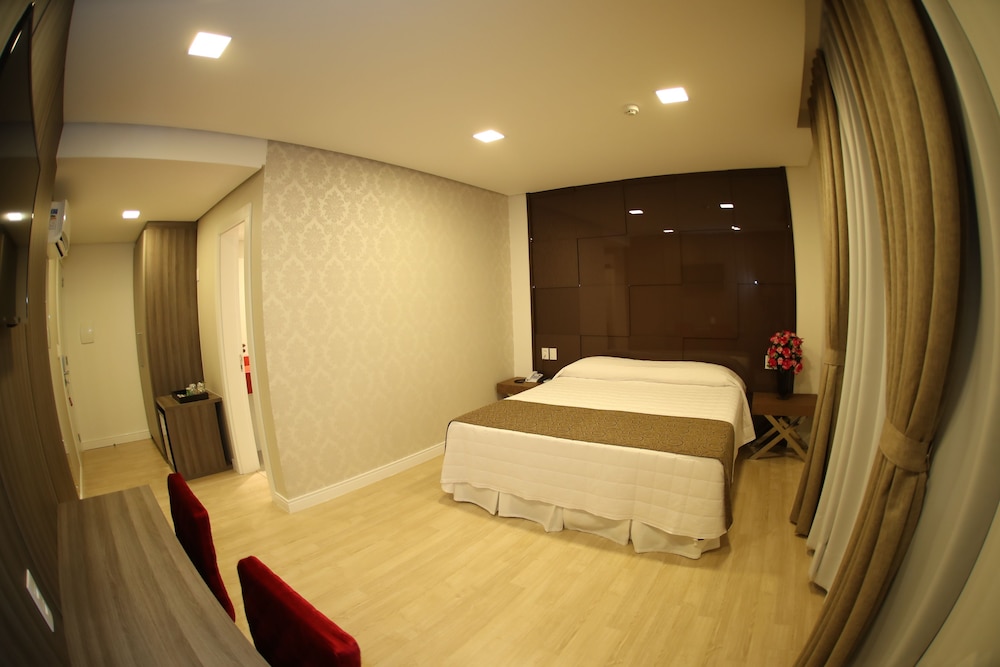 Holiday And Business Hotel 12/50