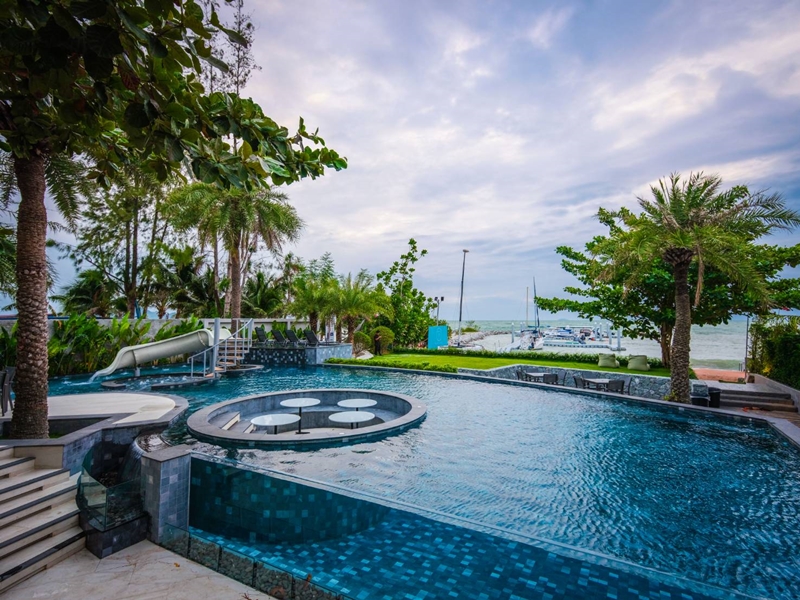 Worita Cove Hotel 43/44