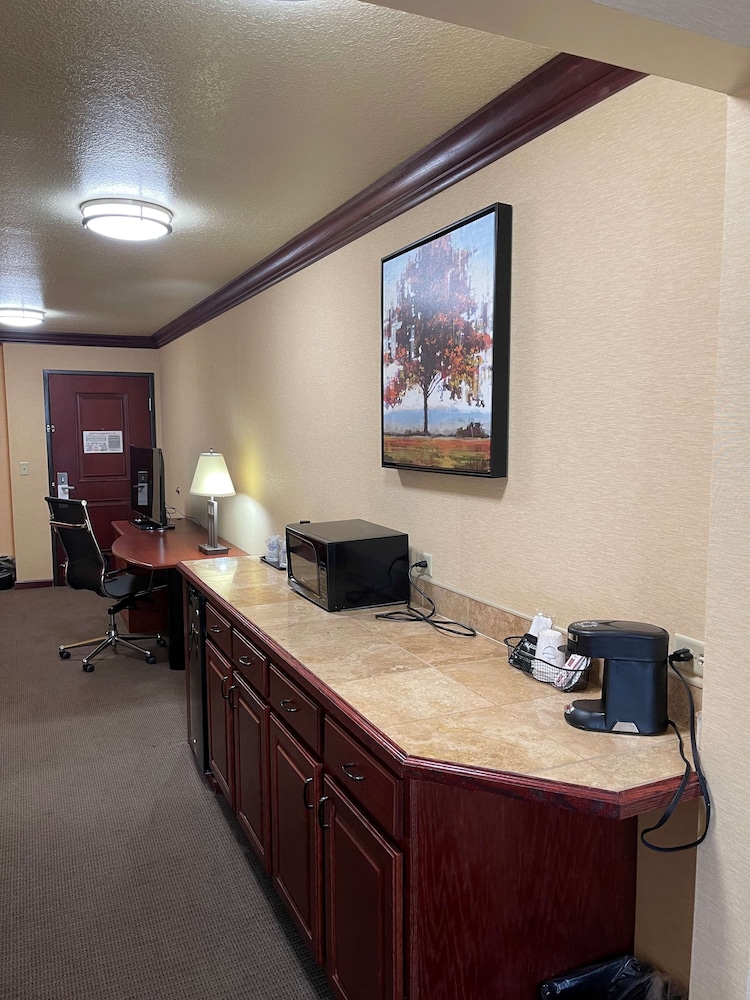 Best Western Coffeyville Central Business District Inn and Suites 56/59