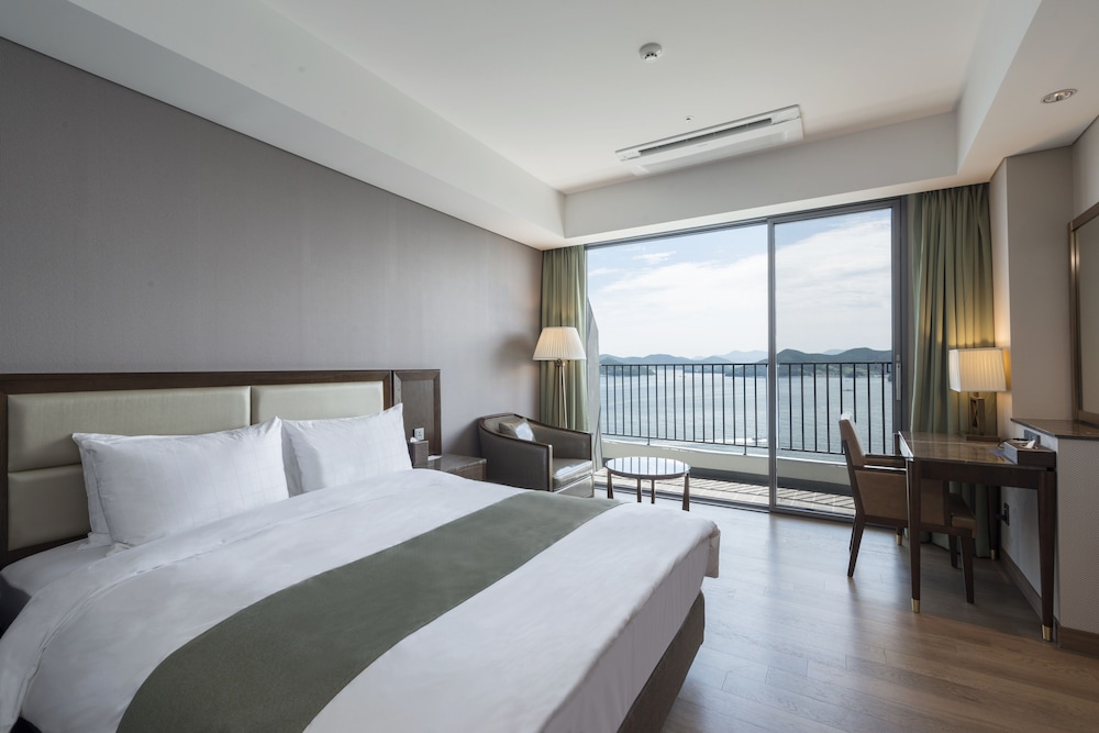 Stanford Hotel & Resort Tongyeong 13/57