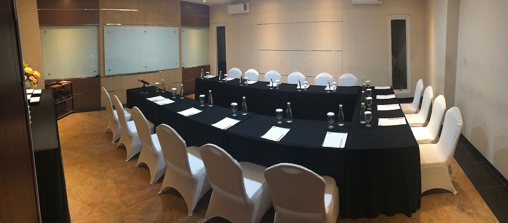 M Premiere Hotel 40/42