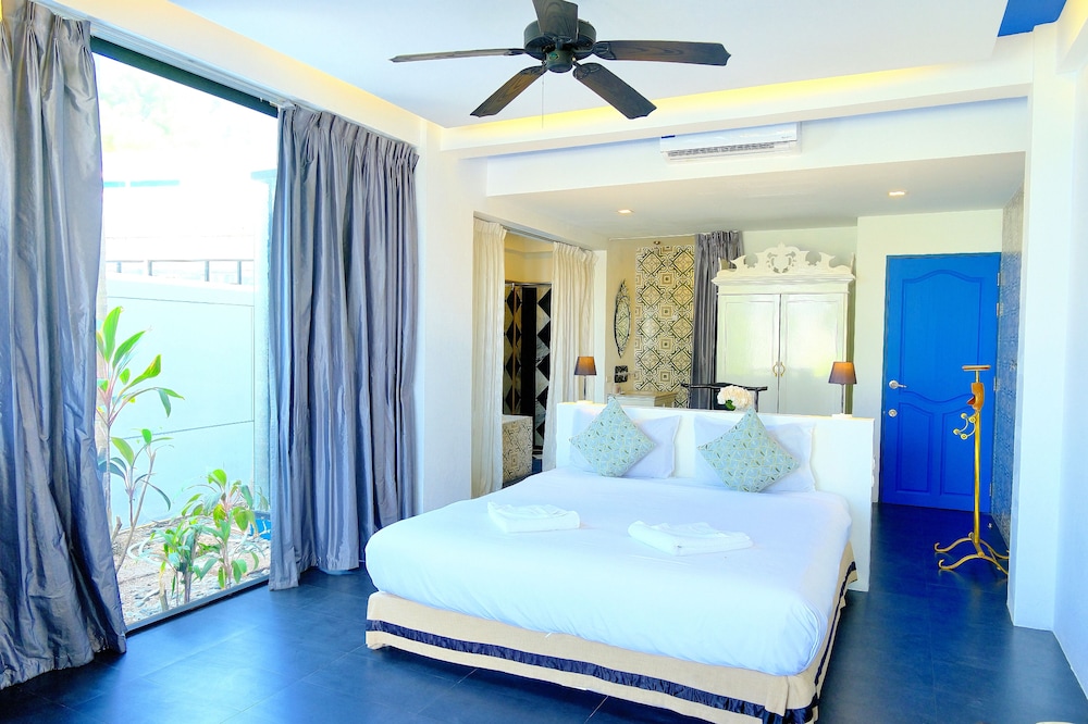 Phuket Moonlit Patong Bay Hideaway Hotel 12/50