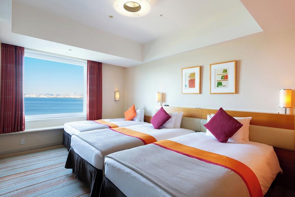 3 Bedrooms, Triple, 2 Double Beds, Bay View