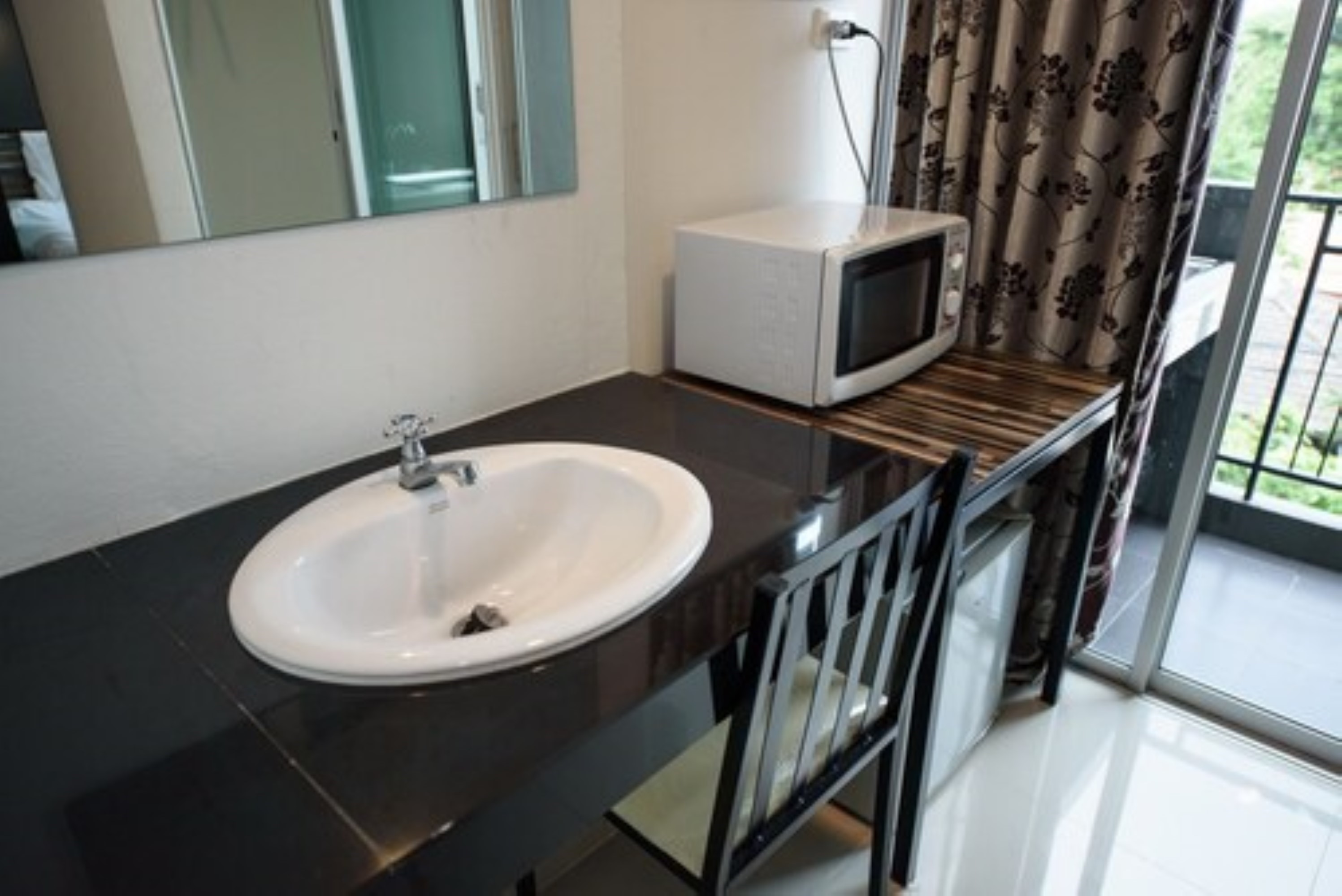 48 Metro Hotel Bangkok by ZUZU 98/101