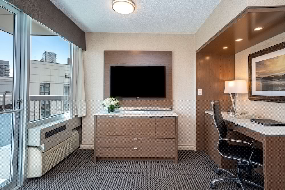 Best Western Premier Chateau Granville Hotel and Suites and Conf. Centre 47/61