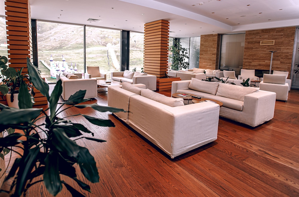 ZIRVE HOTEL 43/76