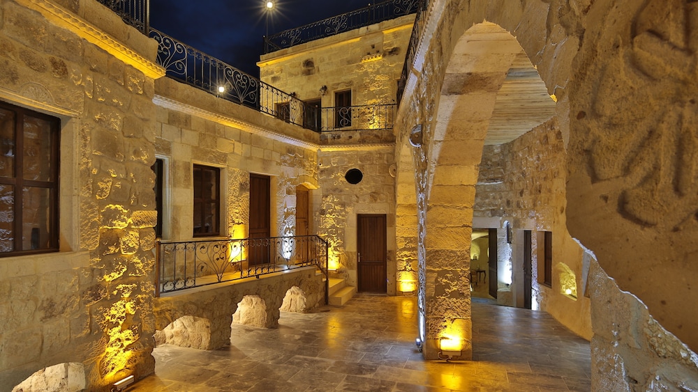 Golden Cave Suites 35/55