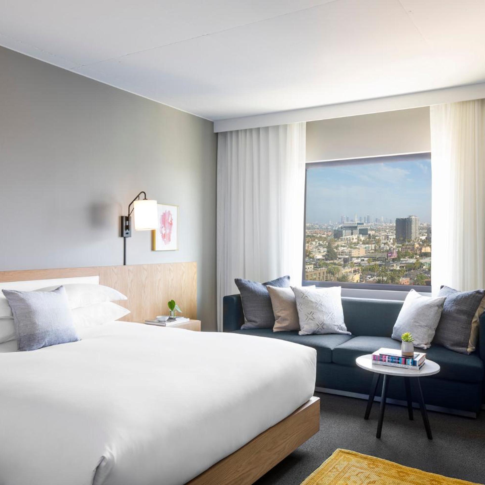 Essential, King Bed, Bathtub