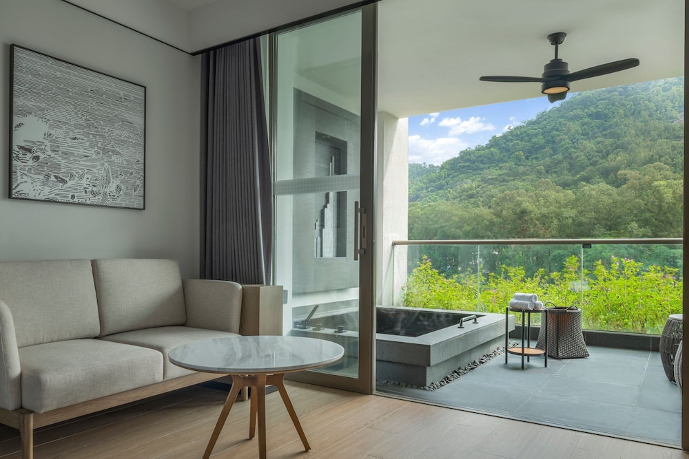 Sheraton Maoming Hot Spring Resort 19/30