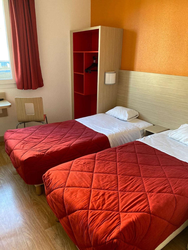 PREMIERE CLASSE HOTEL ROISSY - AEROPORT CDG - LE MESNIL AMELOT 18/61
