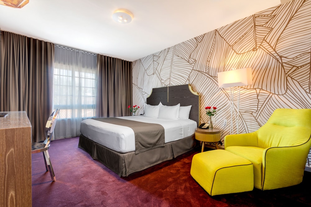 The L Hotel 21/50