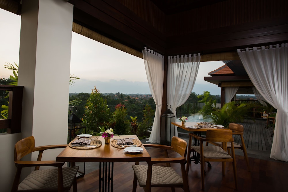 Ubud Village Hotel 41/51