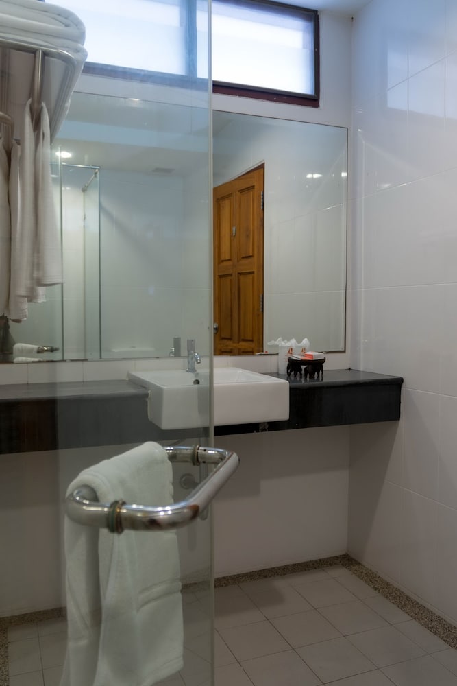 LANTA CASUARINA BEACH RESORT 58/59