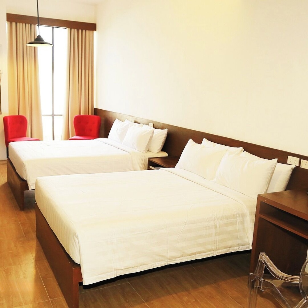 DELUXE, 2 DOUBLE BEDS