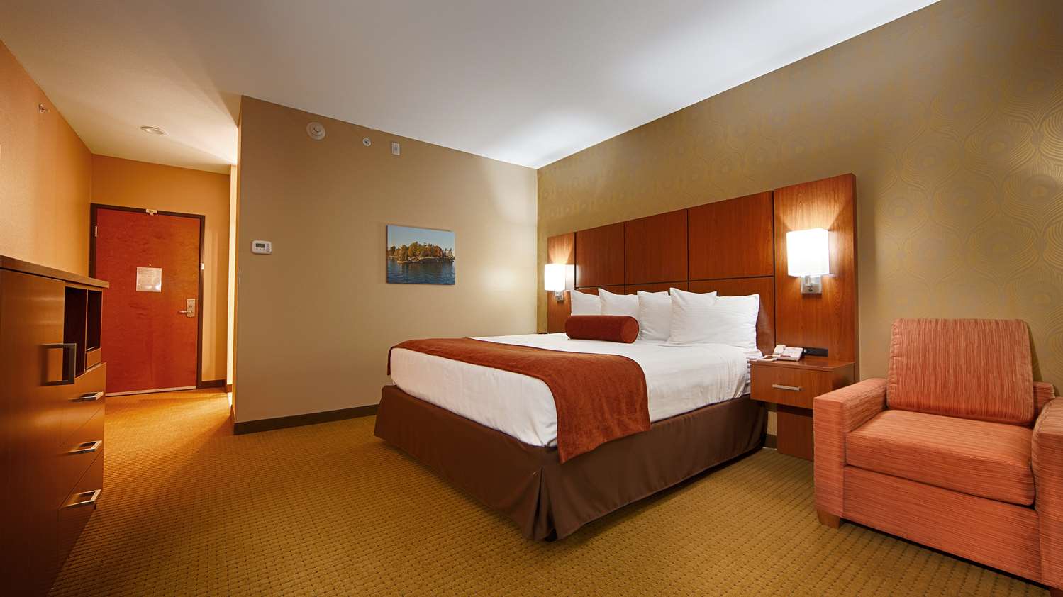 1 king bed, non-smoking, microwave and refrigerator, wi-fi, shower only, full breakfast