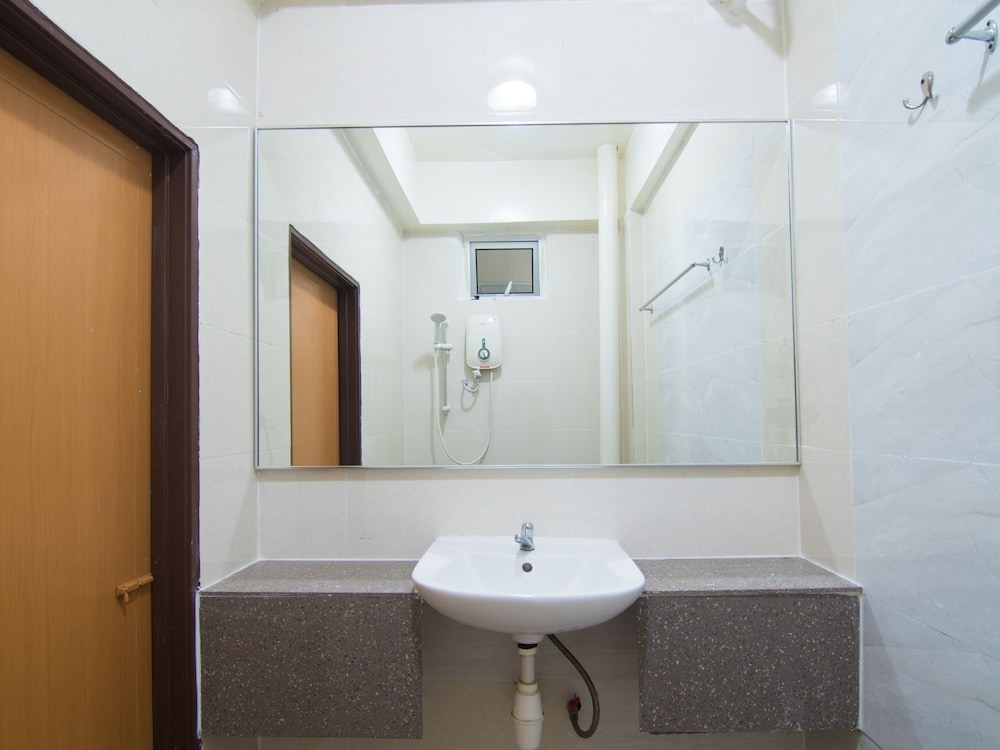 OYO 528 Andaman Sea Hotel 15/41