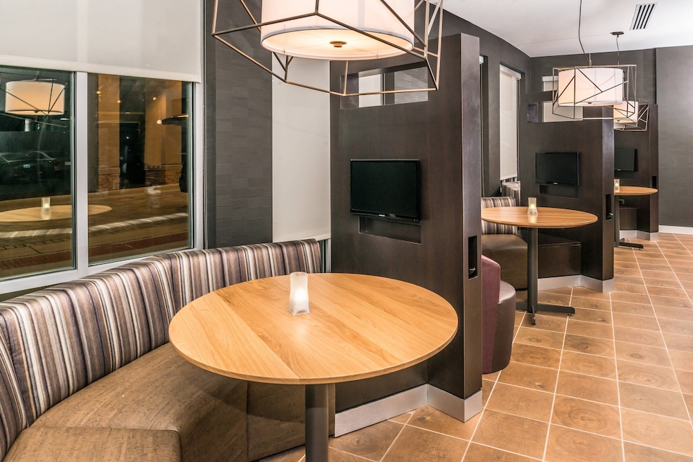 Courtyard By Marriott Detroit Farmington 40/47