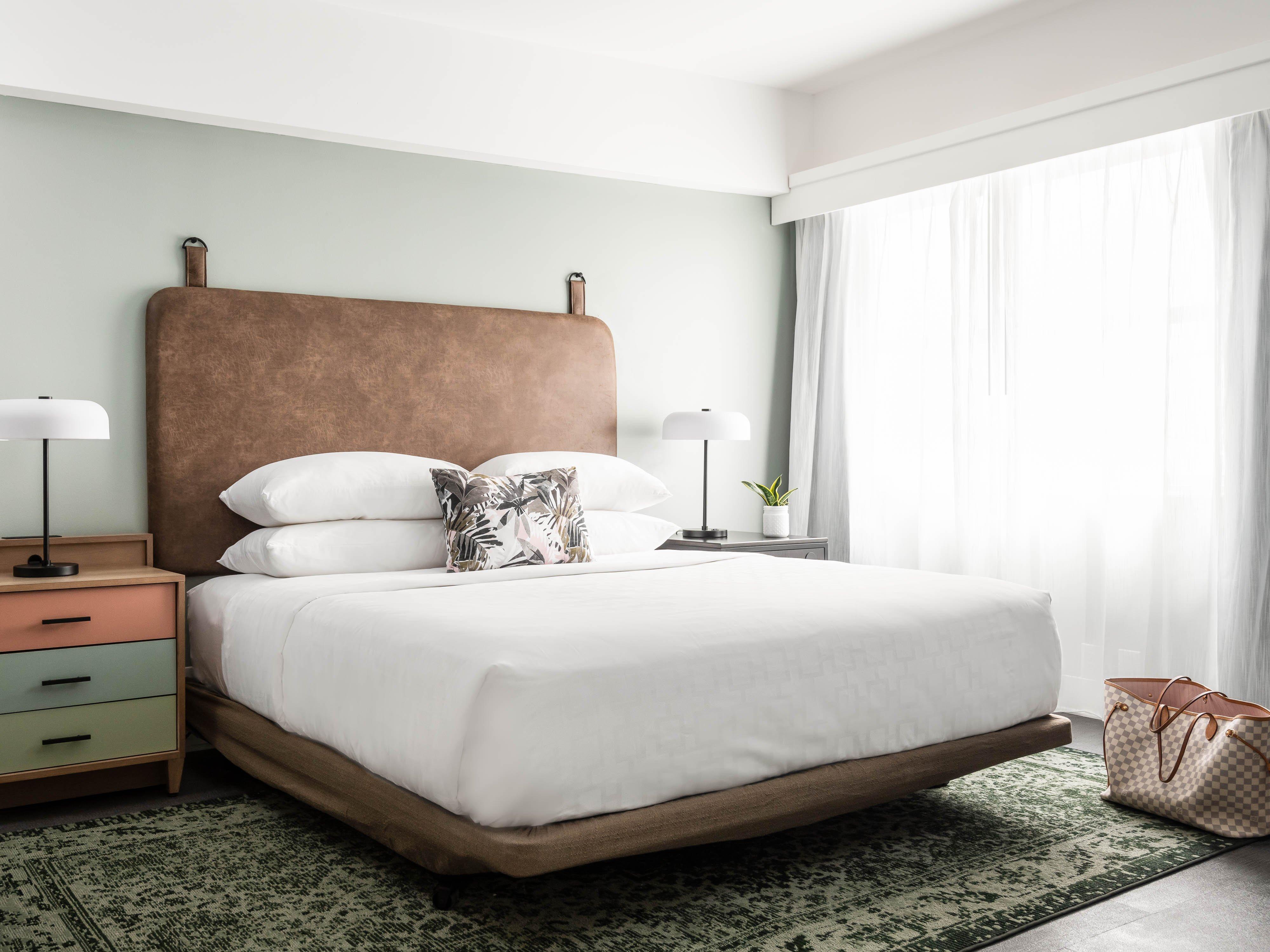 Deluxe, King Bed