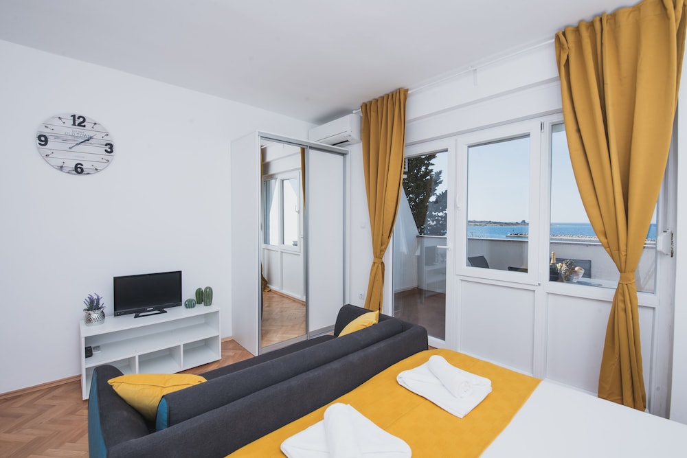 Apartments By The Sea Semy 17/38