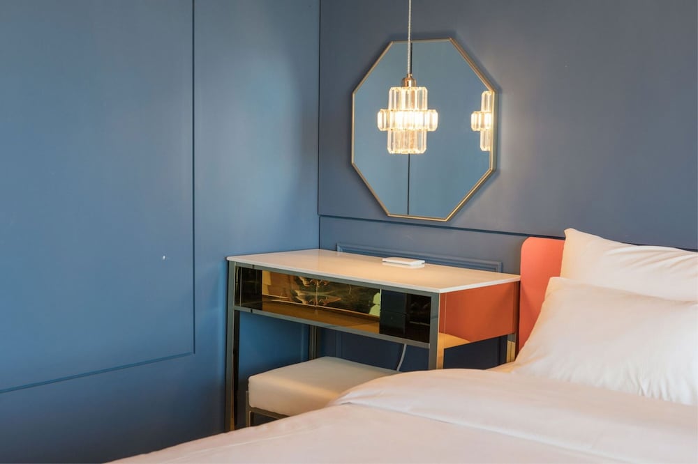 Dignity Hotel 60/70