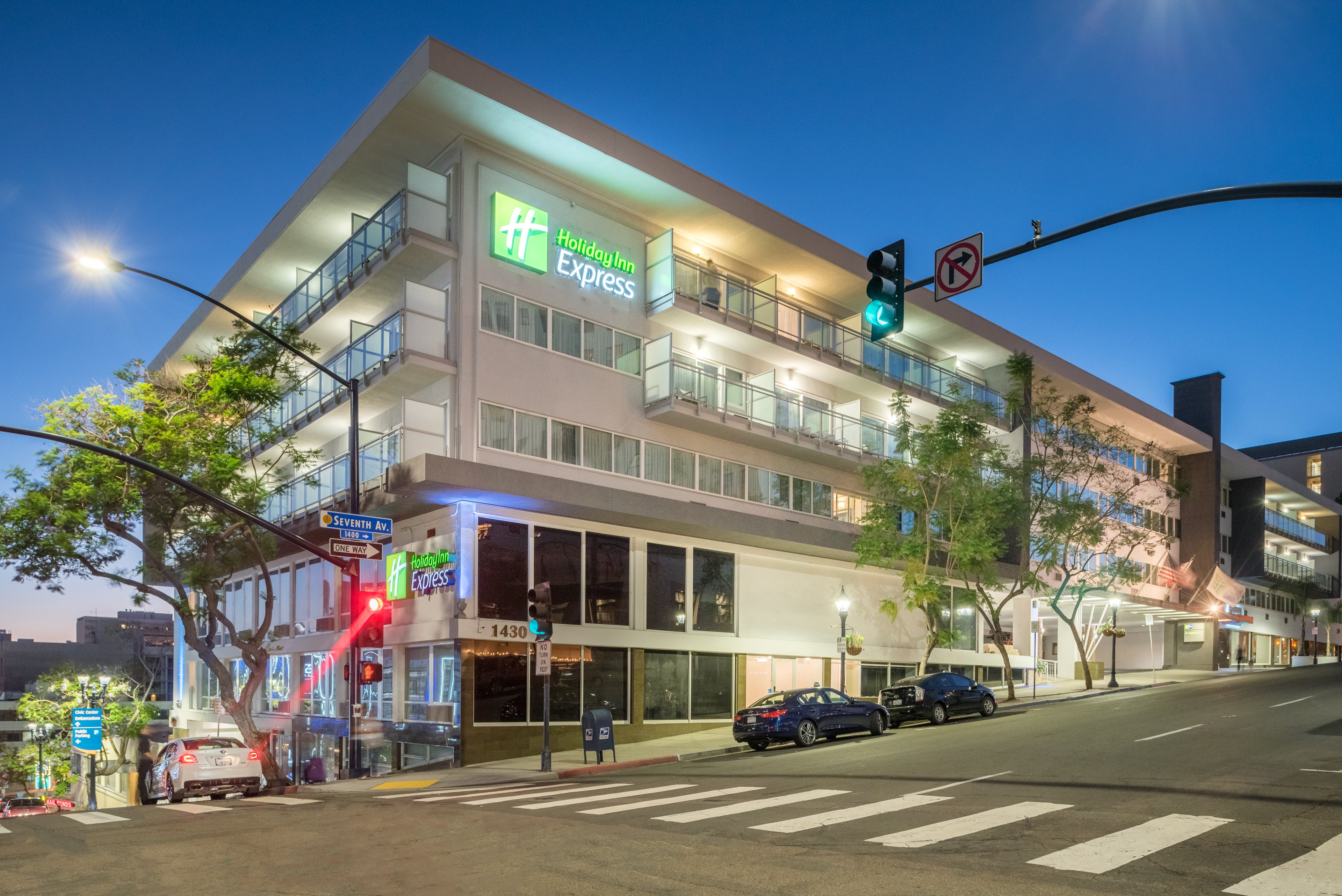 Holiday Inn Express San Diego Downtown 50/56