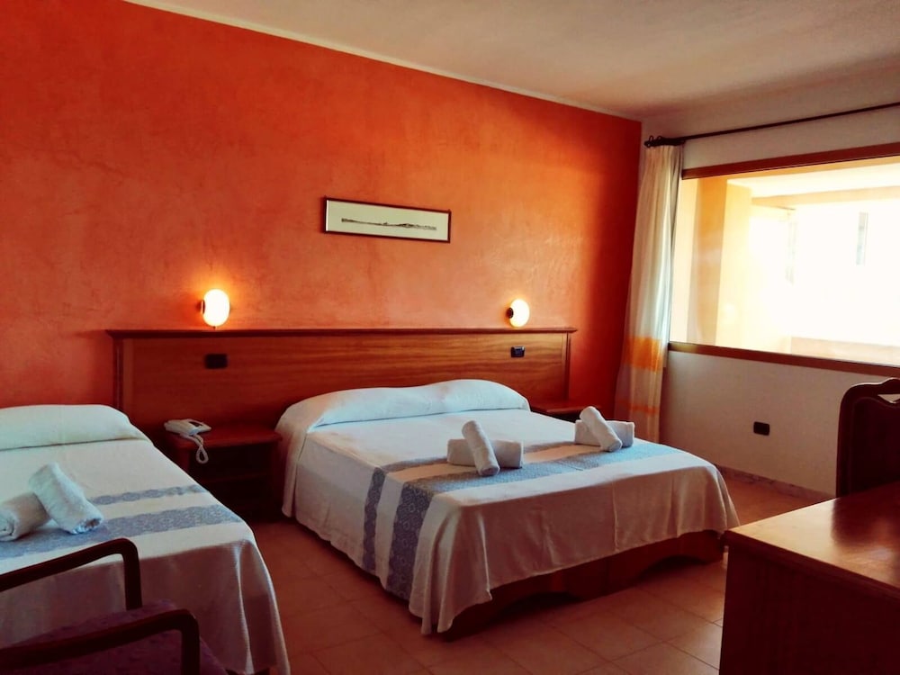 Club Malaspina Hotel and Resort 15/54
