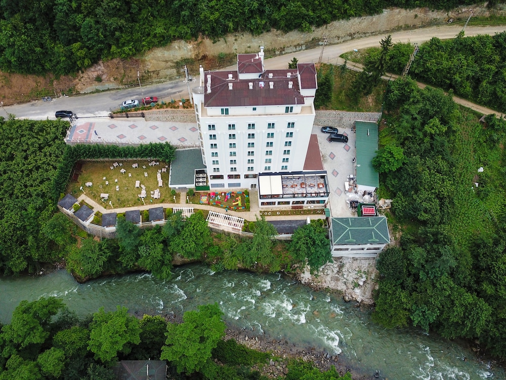 Jolnar Garden Hotel 4/50