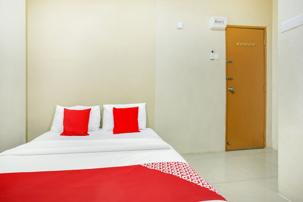 OYO 43933 Ferringhi Stay Iinn 25/57