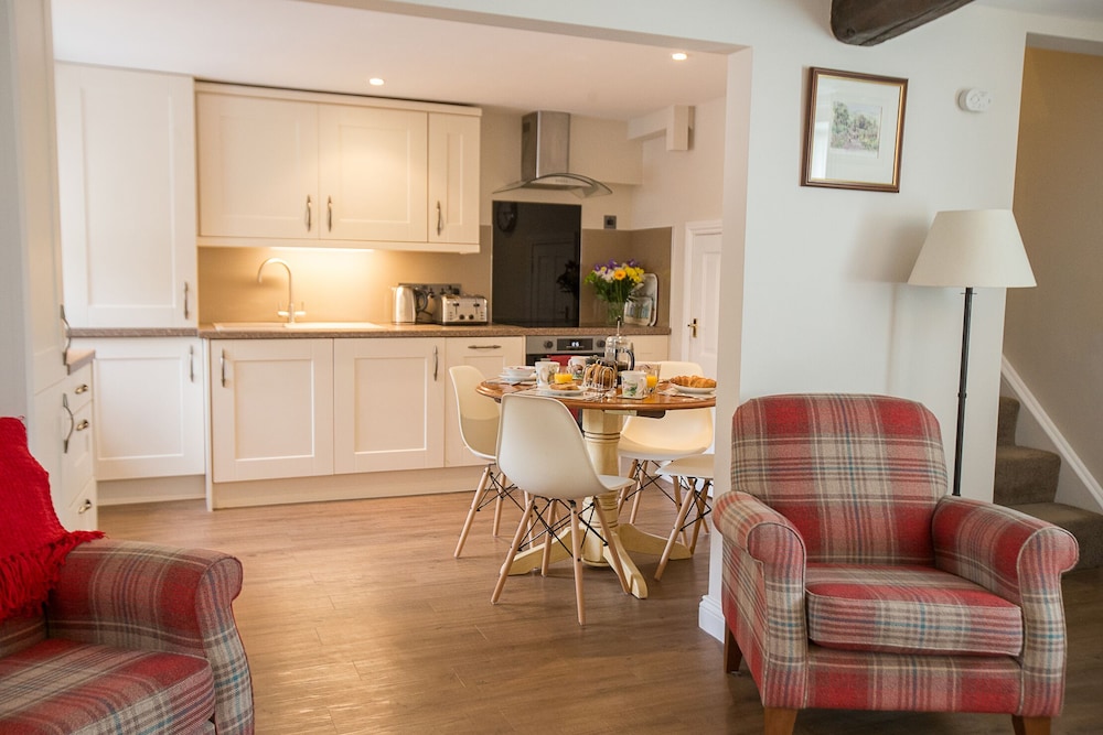 Bramwood Cottages 18/36