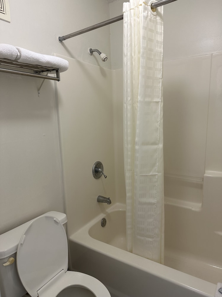 Garden Inn & Suites 49/53