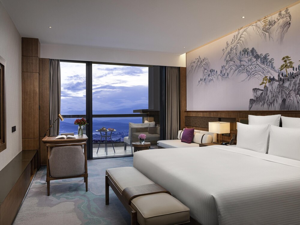 Sky, Executive, King Bed, City View, Balcony, Lounge Access
