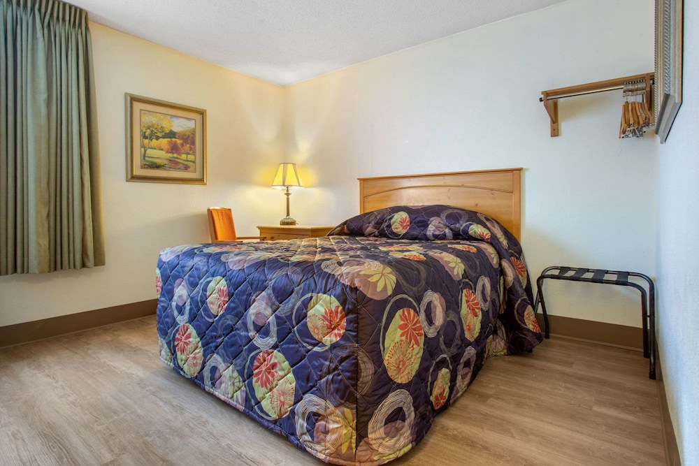 ROOM, QUEEN BED, ACCESSIBLE
