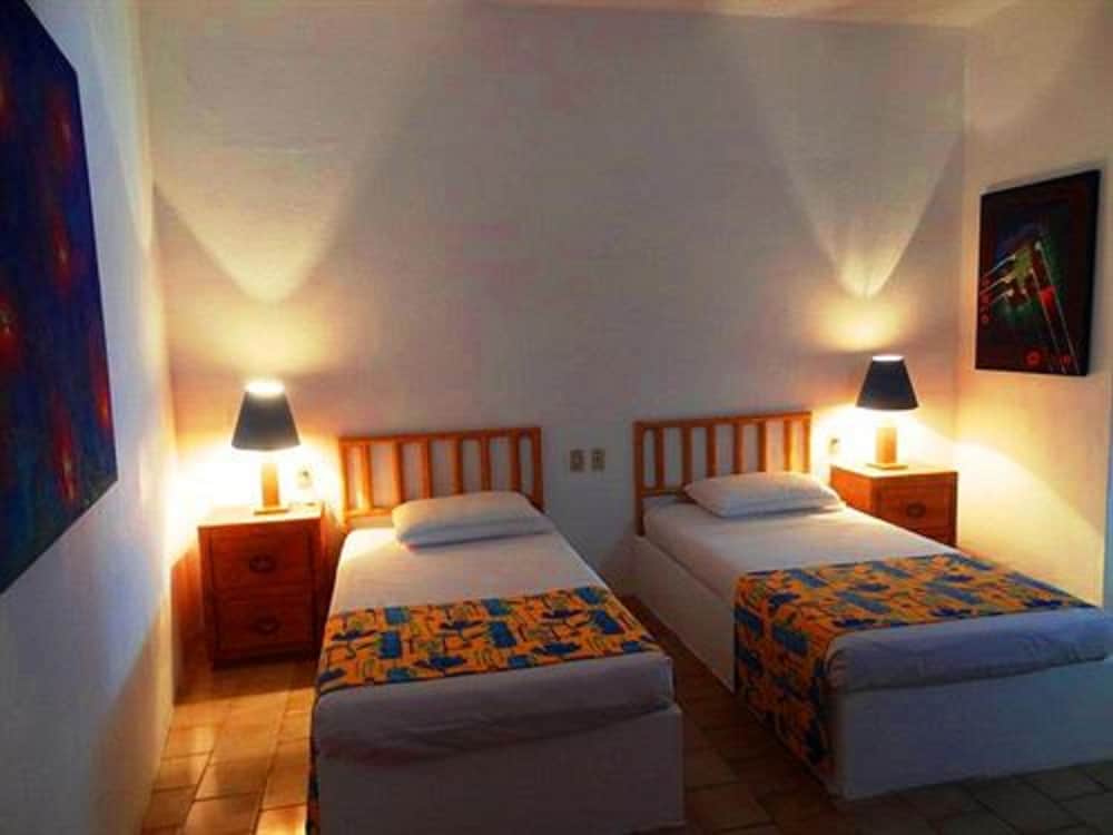 Emperador Vallarta Beachfront Hotel and Suites 29/74