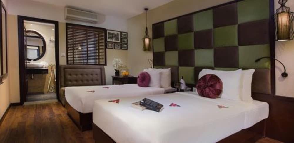 Ambassador Hanoi Hotel & Travel 8/40