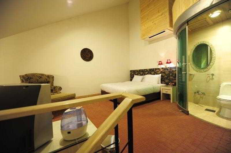Metro Tourist Hotel 29/31